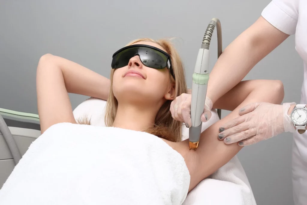 woman-getting-laser-hair-removal-on-her-underarms
